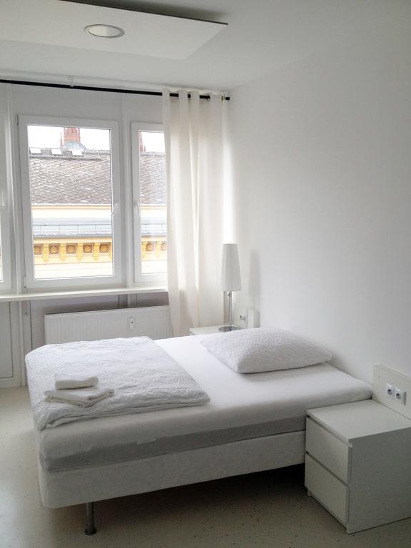Hotel Business One